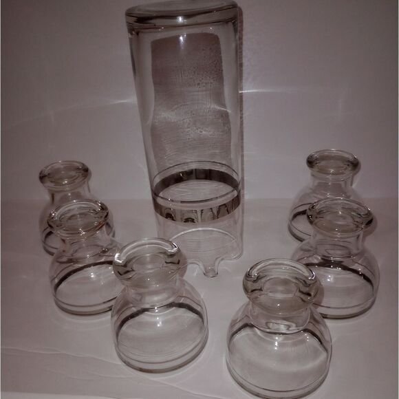 🆕🍸 Vintage Dorothy Thorpe Decanter and Mini Martini Glasses - Picture 3 of 5